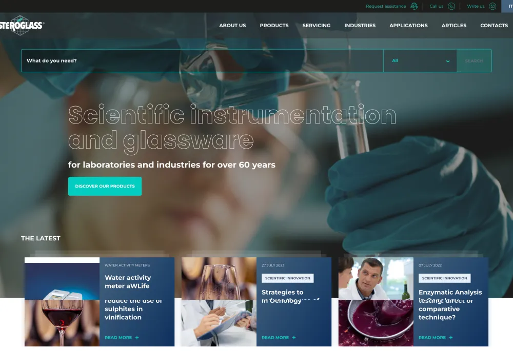Steroglass homepage showing the company logo, navigation menu, featured product categories and promotional banners