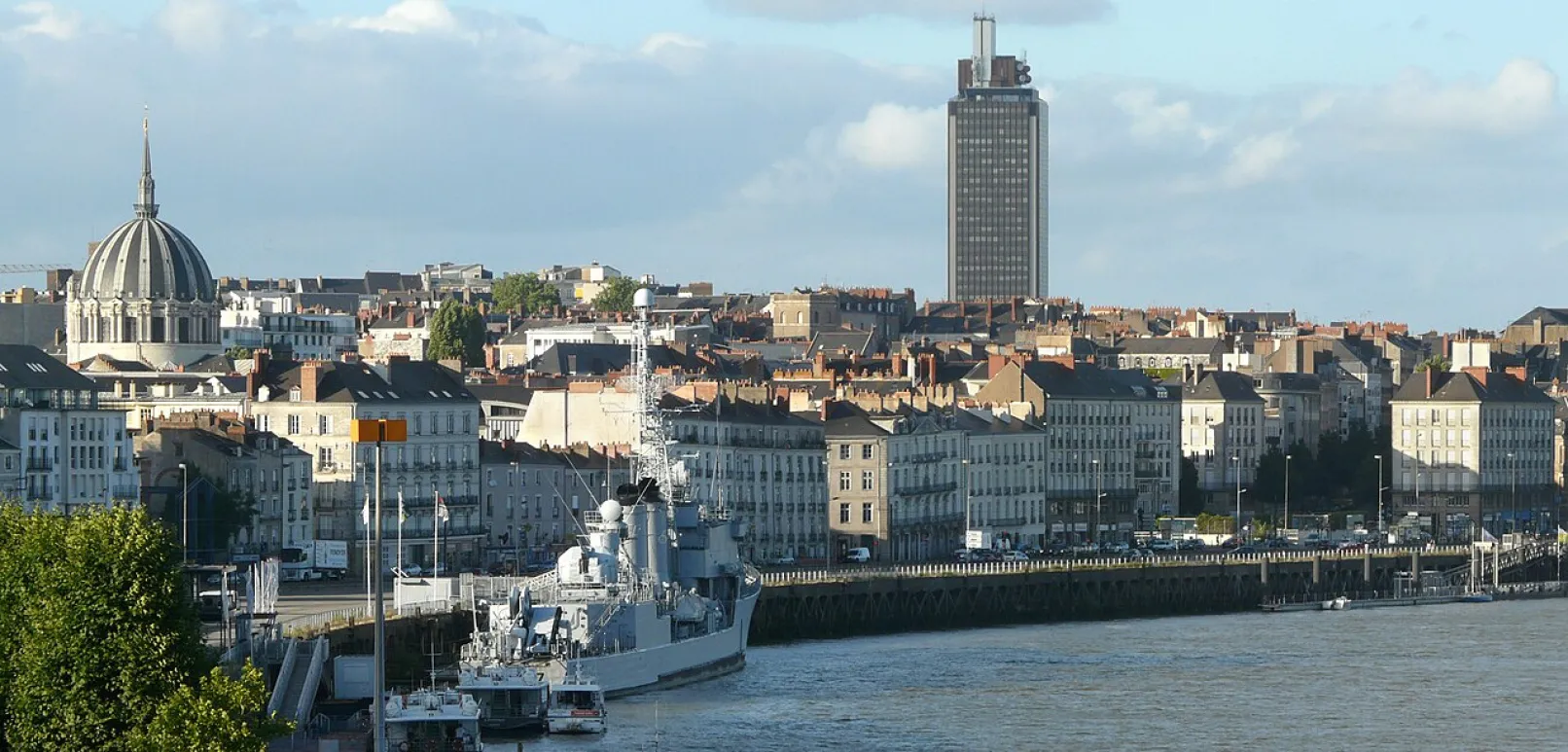 Nantes from Sainte-Anne hill © Eric Brosselin, CC BY-SA 3.0 <https://creativecommons.org/licenses/by-sa/3.0>, via Wikimedia Commons